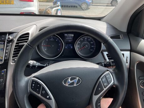 Hyundai i30 1.6 CRDi Blue Drive Style Nav Euro 5 (s/s) 5dr 33