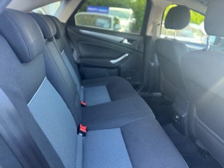 Ford Mondeo ZETEC 30