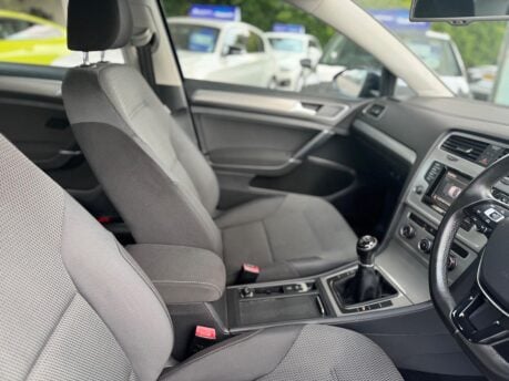 Volkswagen Golf 1.6 TDI BlueMotion Tech SE Euro 5 (s/s) 5dr 27