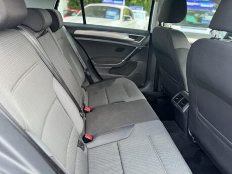 Volkswagen Golf 1.6 TDI BlueMotion Tech SE Euro 5 (s/s) 5dr 29