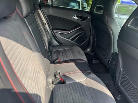 Mercedes-Benz A Class 1.5 A180d AMG Line (Premium) 7G-DCT Euro 6 (s/s) 5dr 30