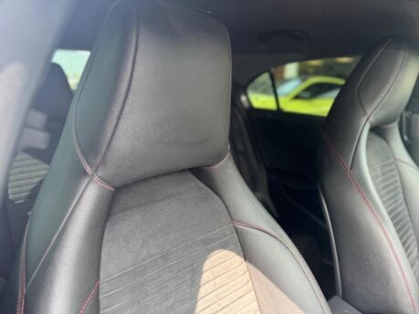 Mercedes-Benz A Class 1.5 A180d AMG Line (Premium) 7G-DCT Euro 6 (s/s) 5dr 27