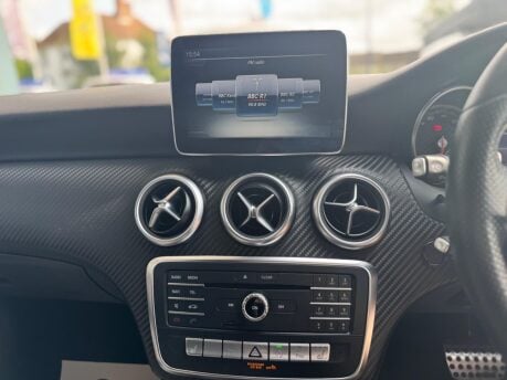 Mercedes-Benz A Class 1.5 A180d AMG Line (Premium) 7G-DCT Euro 6 (s/s) 5dr 25
