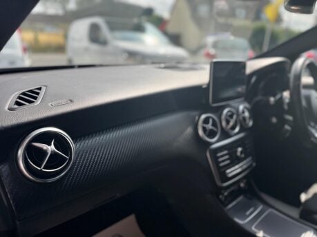 Mercedes-Benz A Class 1.5 A180d AMG Line (Premium) 7G-DCT Euro 6 (s/s) 5dr 34