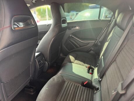 Mercedes-Benz A Class 1.5 A180d AMG Line (Premium) 7G-DCT Euro 6 (s/s) 5dr 31
