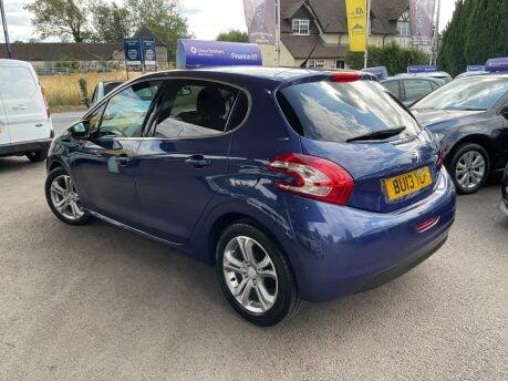 Peugeot 208 1.2 VTi Allure Euro 5 5dr 11