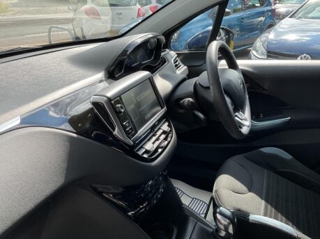 Peugeot 208 1.2 VTi Allure Euro 5 5dr 16