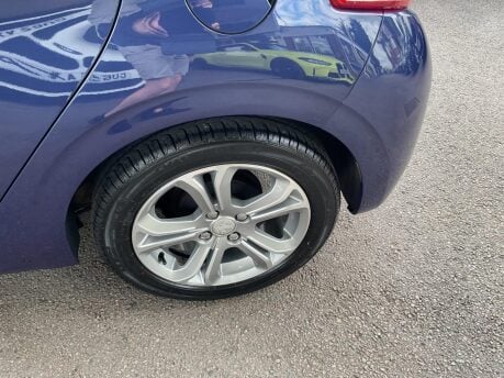 Peugeot 208 1.2 VTi Allure Euro 5 5dr 25
