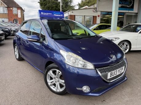 Peugeot 208 1.2 VTi Allure Euro 5 5dr 8