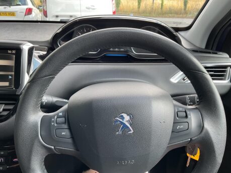 Peugeot 208 1.2 VTi Allure Euro 5 5dr 31