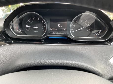 Peugeot 208 1.2 VTi Allure Euro 5 5dr 27