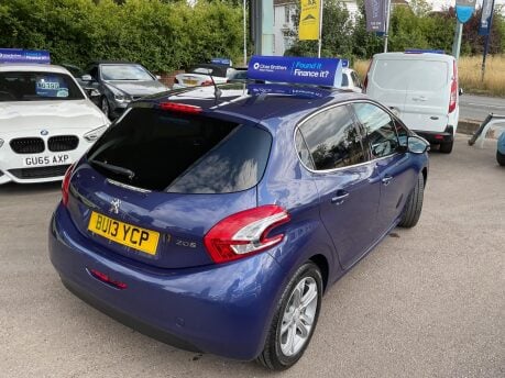 Peugeot 208 1.2 VTi Allure Euro 5 5dr 14