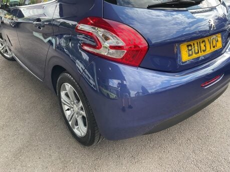 Peugeot 208 1.2 VTi Allure Euro 5 5dr 6
