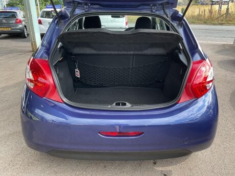Peugeot 208 1.2 VTi Allure Euro 5 5dr 29