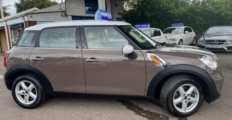 Mini Countryman 2.0 Cooper D Auto Euro 5 5dr 8
