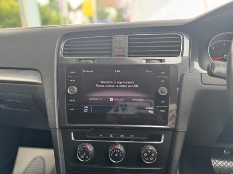 Volkswagen Golf 2.0 TDI BlueMotion Tech SE Nav DSG Euro 6 (s/s) 5dr 25