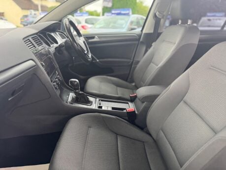 Volkswagen Golf 2.0 TDI BlueMotion Tech SE Nav DSG Euro 6 (s/s) 5dr 33