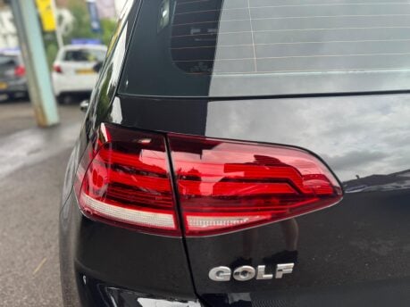 Volkswagen Golf 2.0 TDI BlueMotion Tech SE Nav DSG Euro 6 (s/s) 5dr 12