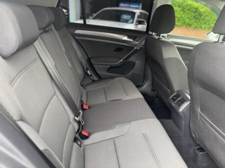Volkswagen Golf 2.0 TDI BlueMotion Tech SE Nav DSG Euro 6 (s/s) 5dr 30