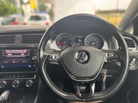 Volkswagen Golf 2.0 TDI BlueMotion Tech SE Nav DSG Euro 6 (s/s) 5dr 24