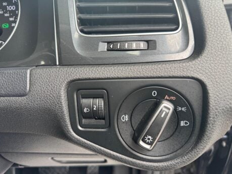 Volkswagen Golf 2.0 TDI BlueMotion Tech SE Nav DSG Euro 6 (s/s) 5dr 20