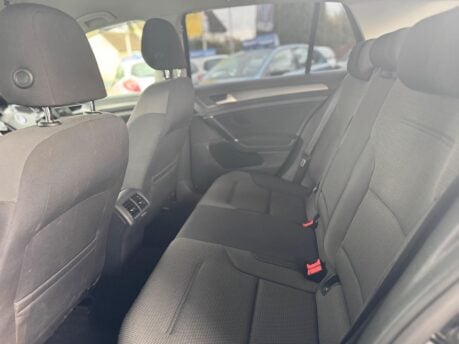 Volkswagen Golf 2.0 TDI BlueMotion Tech SE Nav DSG Euro 6 (s/s) 5dr 31