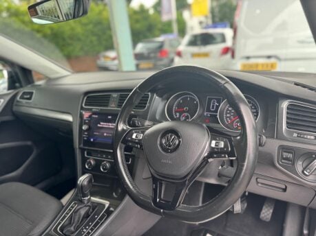 Volkswagen Golf 2.0 TDI BlueMotion Tech SE Nav DSG Euro 6 (s/s) 5dr 29
