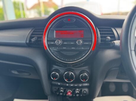 Mini Hatch 1.5 Cooper Euro 6 (s/s) 3dr 23