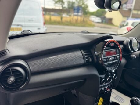 Mini Hatch 1.5 Cooper Euro 6 (s/s) 3dr 32