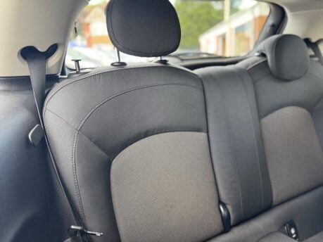Mini Hatch 1.5 Cooper Euro 6 (s/s) 3dr 28