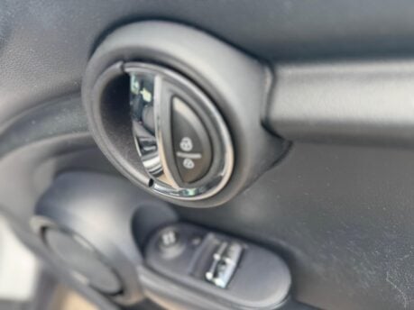 Mini Hatch 1.5 Cooper Euro 6 (s/s) 3dr 19
