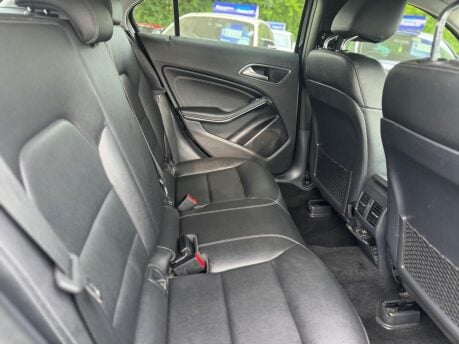 Mercedes-Benz A Class 1.5 A180d Sport (Executive) 7G-DCT Euro 6 (s/s) 5dr 28