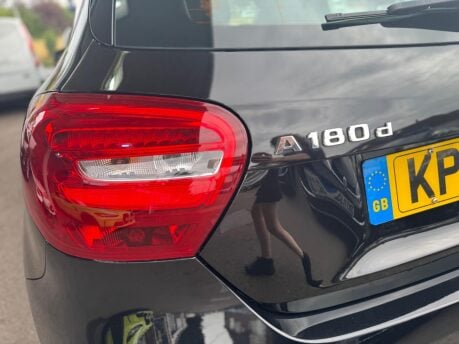 Mercedes-Benz A Class 1.5 A180d Sport (Executive) 7G-DCT Euro 6 (s/s) 5dr 12
