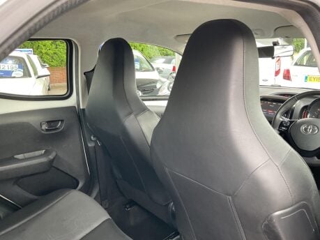 Toyota Aygo 1.0 VVT-i x-pression x-wave Euro 5 5dr Euro 5 16
