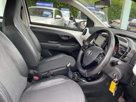 Toyota Aygo 1.0 VVT-i x-pression x-wave Euro 5 5dr Euro 5 18