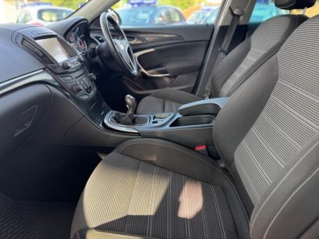 Vauxhall Insignia 2.0 CDTi ecoFLEX SRi Nav Sports Tourer Euro 6 (s/s) 5dr 31