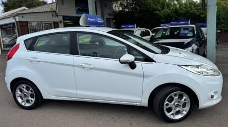 Ford Fiesta 1.25 Zetec Euro 5 5dr 8