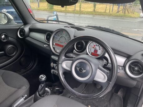 Mini Convertible 1.6 Cooper Euro 5 2dr 10