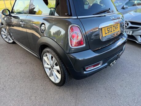 Mini Hatch 2.0 Cooper SD Auto Euro 5 3dr 10
