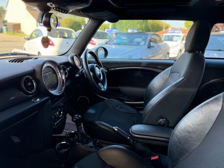 Mini Hatch 2.0 Cooper SD Auto Euro 5 3dr 17