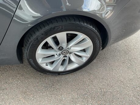 Vauxhall Insignia 2.0 CDTi ecoFLEX SRi Nav Euro 5 (s/s) 5dr 21