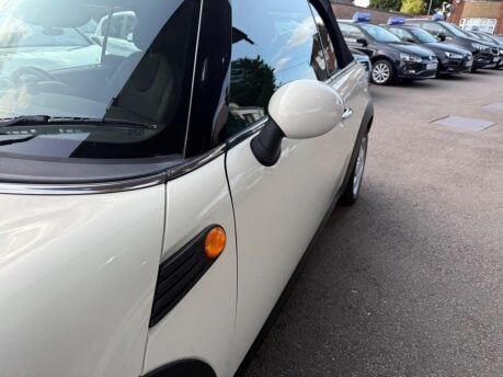 Mini Convertible 1.6 Cooper Euro 5 2dr 33