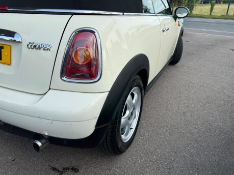 Mini Convertible 1.6 Cooper Euro 5 2dr 20
