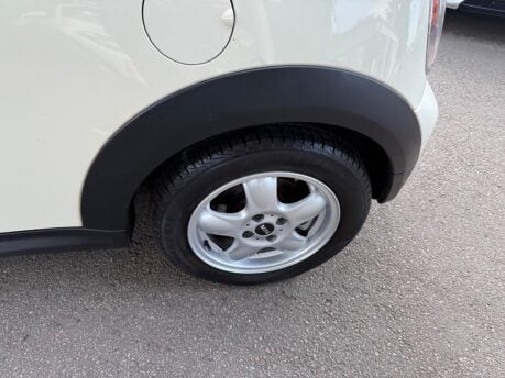 Mini Convertible 1.6 Cooper Euro 5 2dr 29