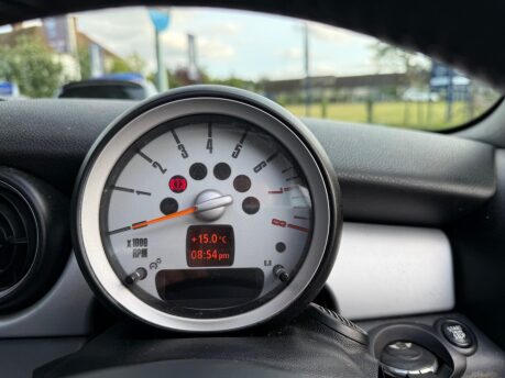 Mini Convertible 1.6 Cooper Euro 5 2dr 32
