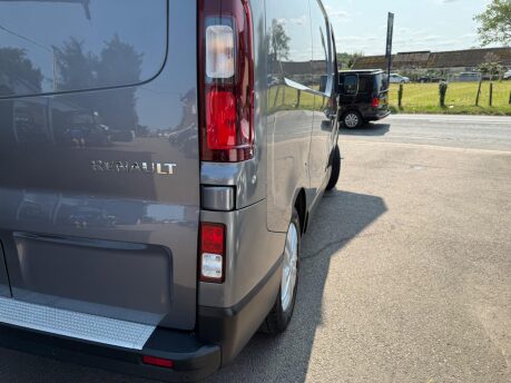 Renault Trafic 1.6 dCi 27 Sport Nav SWB Standard Roof Euro 6 5dr 15