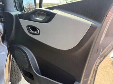 Renault Trafic 1.6 dCi 27 Sport Nav SWB Standard Roof Euro 6 5dr 17