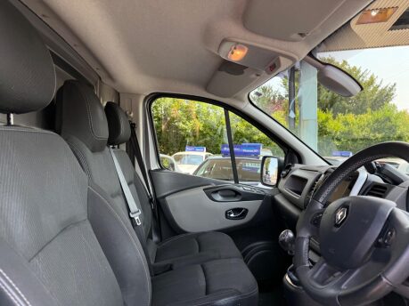 Renault Trafic 1.6 dCi 27 Sport Nav SWB Standard Roof Euro 6 5dr 23