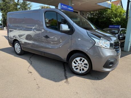 Renault Trafic 1.6 dCi 27 Sport Nav SWB Standard Roof Euro 6 5dr 9