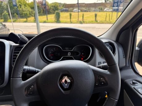 Renault Trafic 1.6 dCi 27 Sport Nav SWB Standard Roof Euro 6 5dr 19